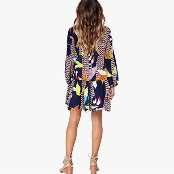 Spring/Summer Tunic Shift Dress with V-Neck and a Fun, Geometric Print - Picture 2 of 3